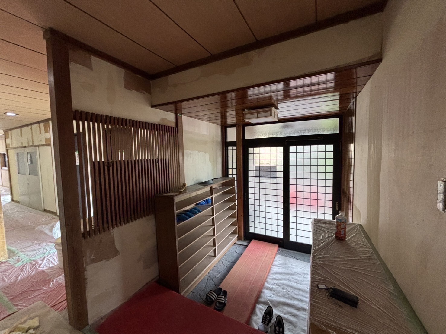 埼玉県草加市の玄関リフォーム 施工前 | 弥栄建設